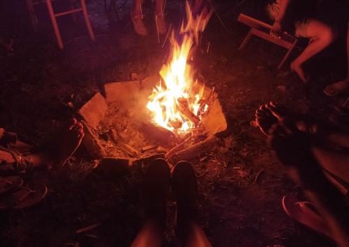 Vatrica noću - obavezan deo kampovanja